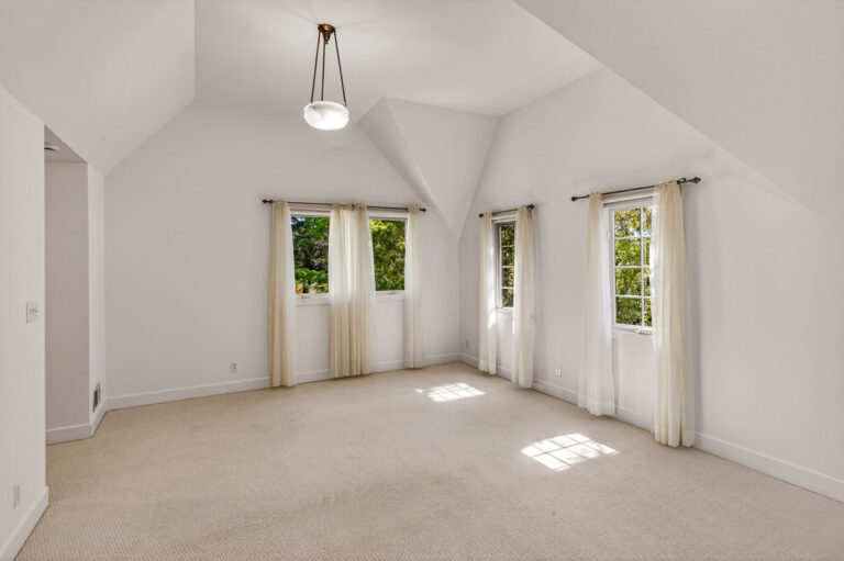 Primary Bedroom (1)