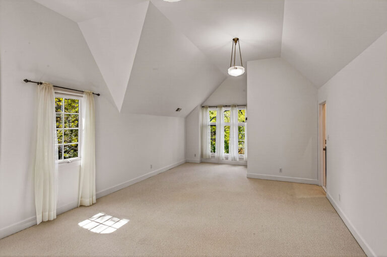 Primary Bedroom (2)